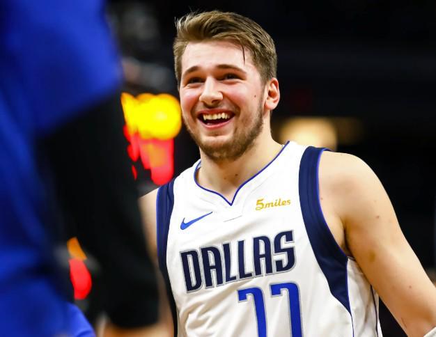 体育赛事-A-史密斯：现在看来，达拉斯送走东契奇是NBA历史最糟糕的交易